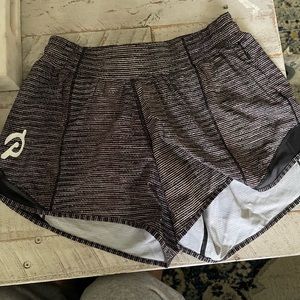 nwt Lululemon x peloton Hotty hot short